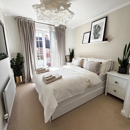 Delux Room With Private Parking, Sleeps 2, Perfect For Cotswold Getaway, Easy A419 Access Blunsdon Extérieur photo