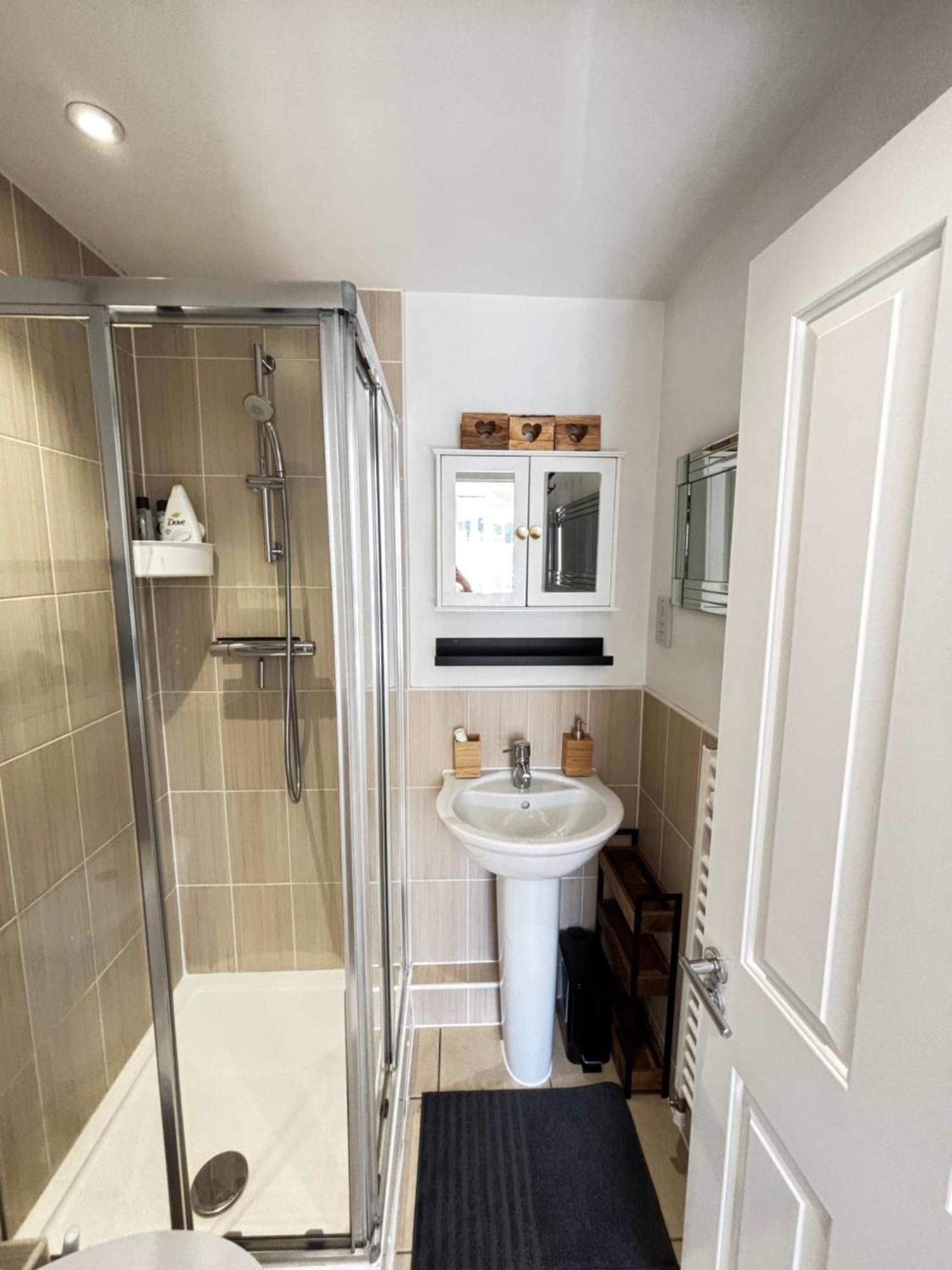 Delux Room With Private Parking, Sleeps 2, Perfect For Cotswold Getaway, Easy A419 Access Blunsdon Extérieur photo