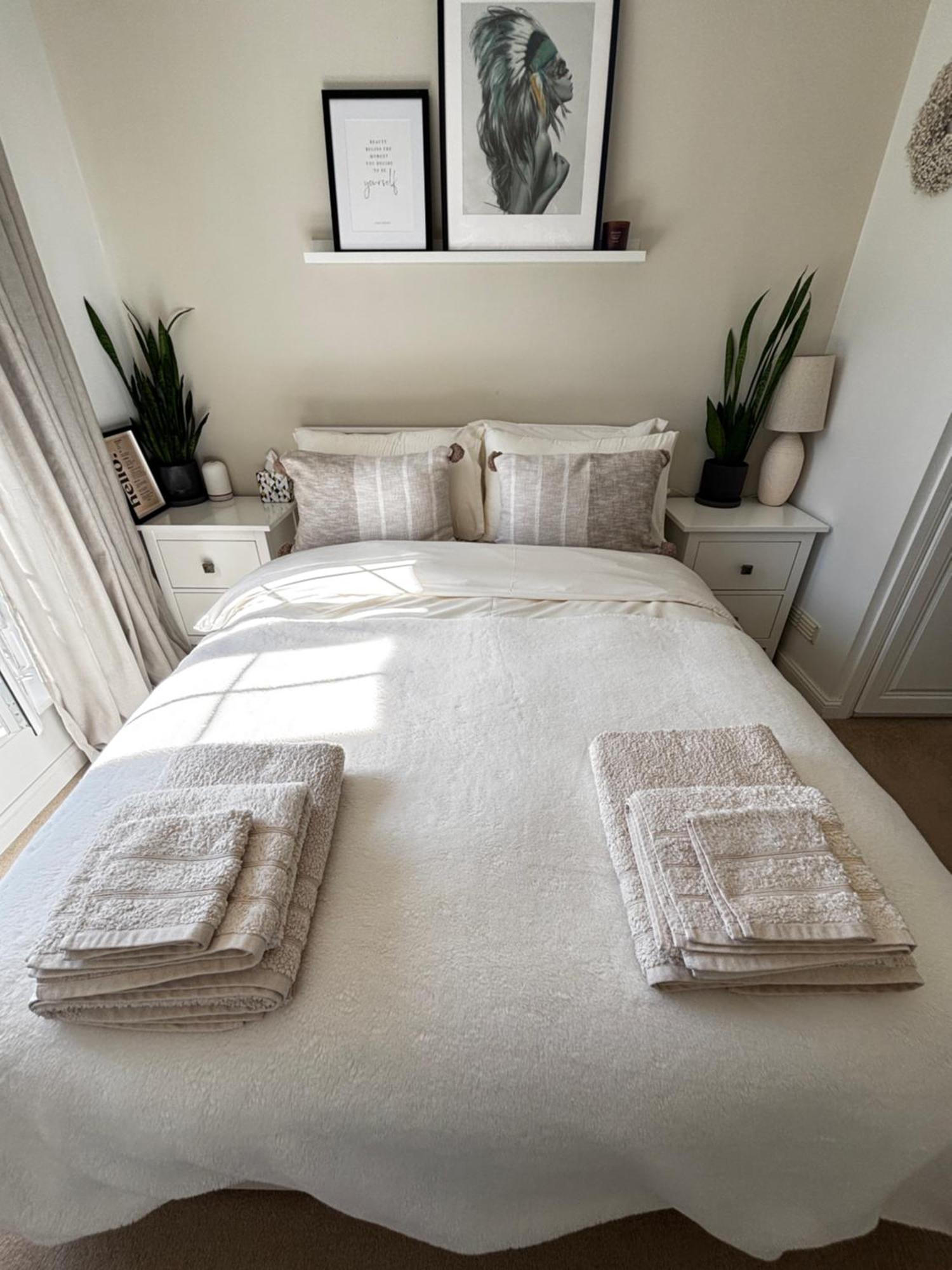 Delux Room With Private Parking, Sleeps 2, Perfect For Cotswold Getaway, Easy A419 Access Blunsdon Extérieur photo