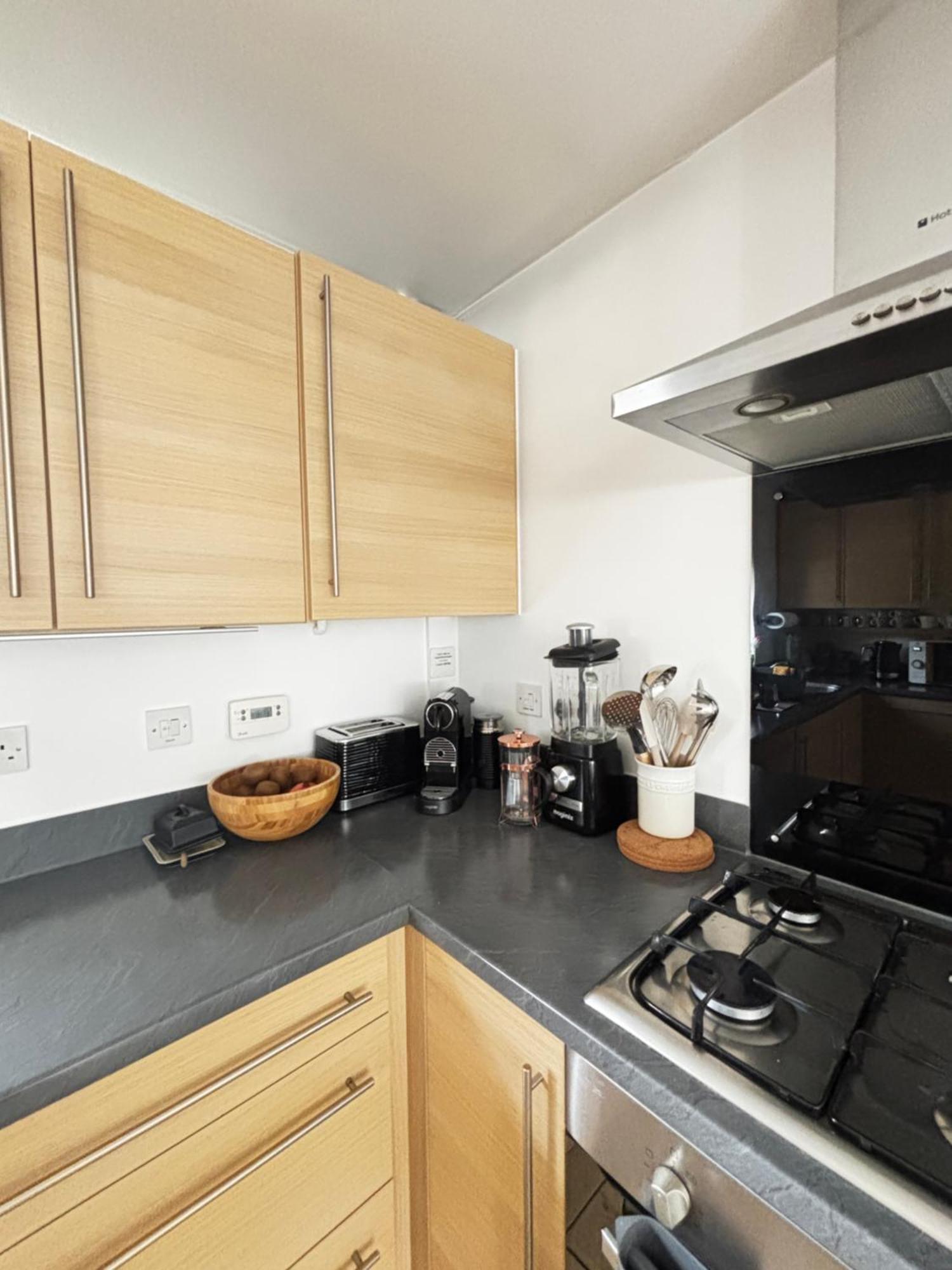 Delux Room With Private Parking, Sleeps 2, Perfect For Cotswold Getaway, Easy A419 Access Blunsdon Extérieur photo
